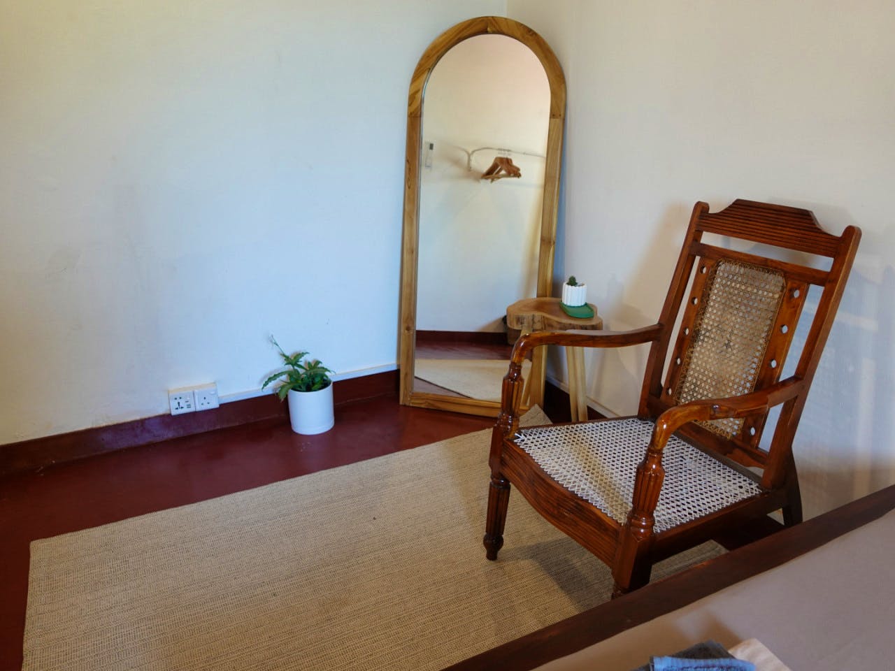 Private Double Room With Shared Bathroom In Hallway - 15