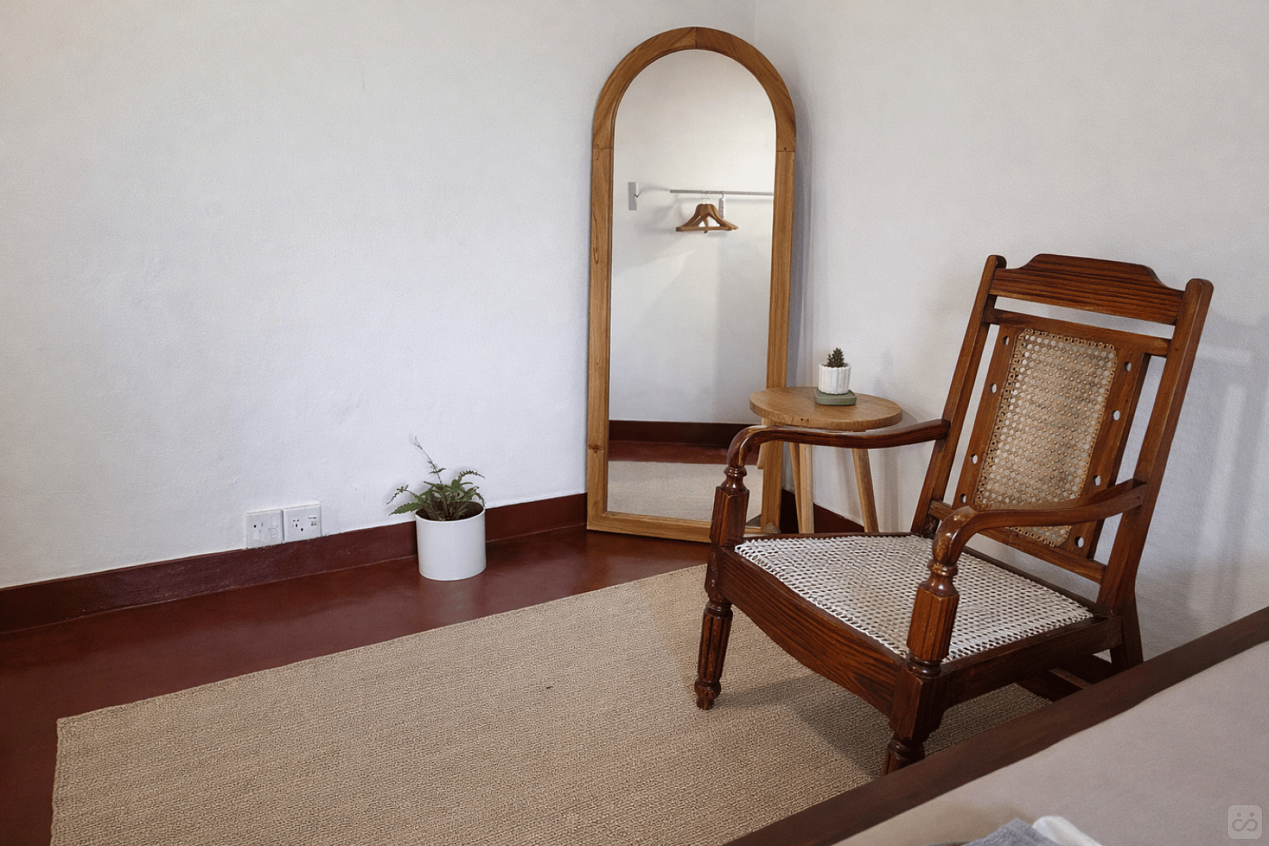 Private Double Room With Shared Bathroom In Hallway - 39