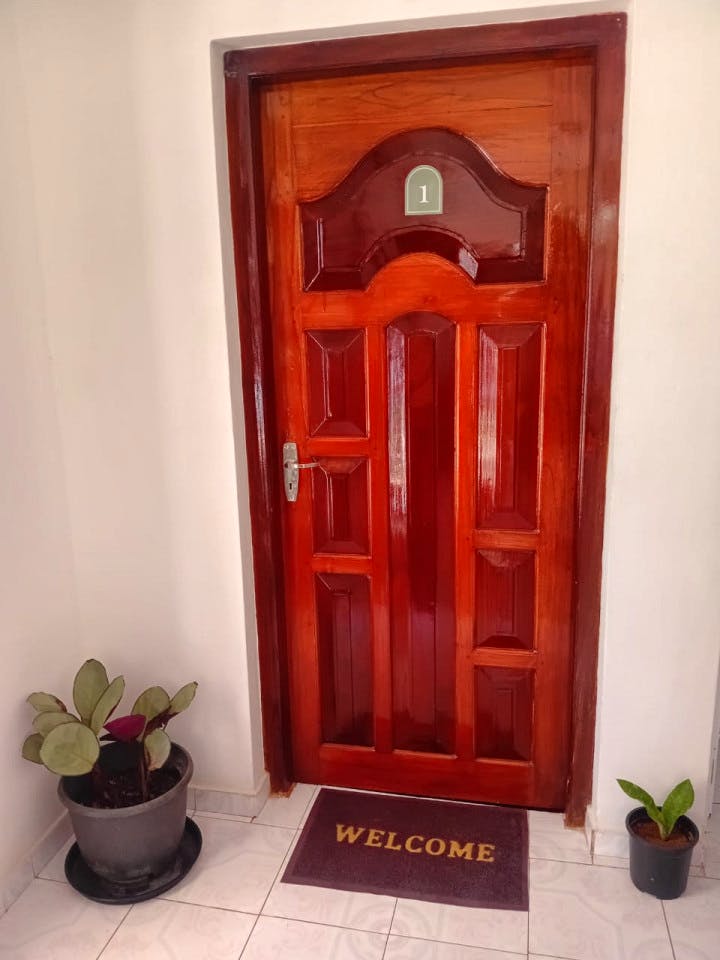 Private Double Room With Shared Bathroom In Hallway - 8