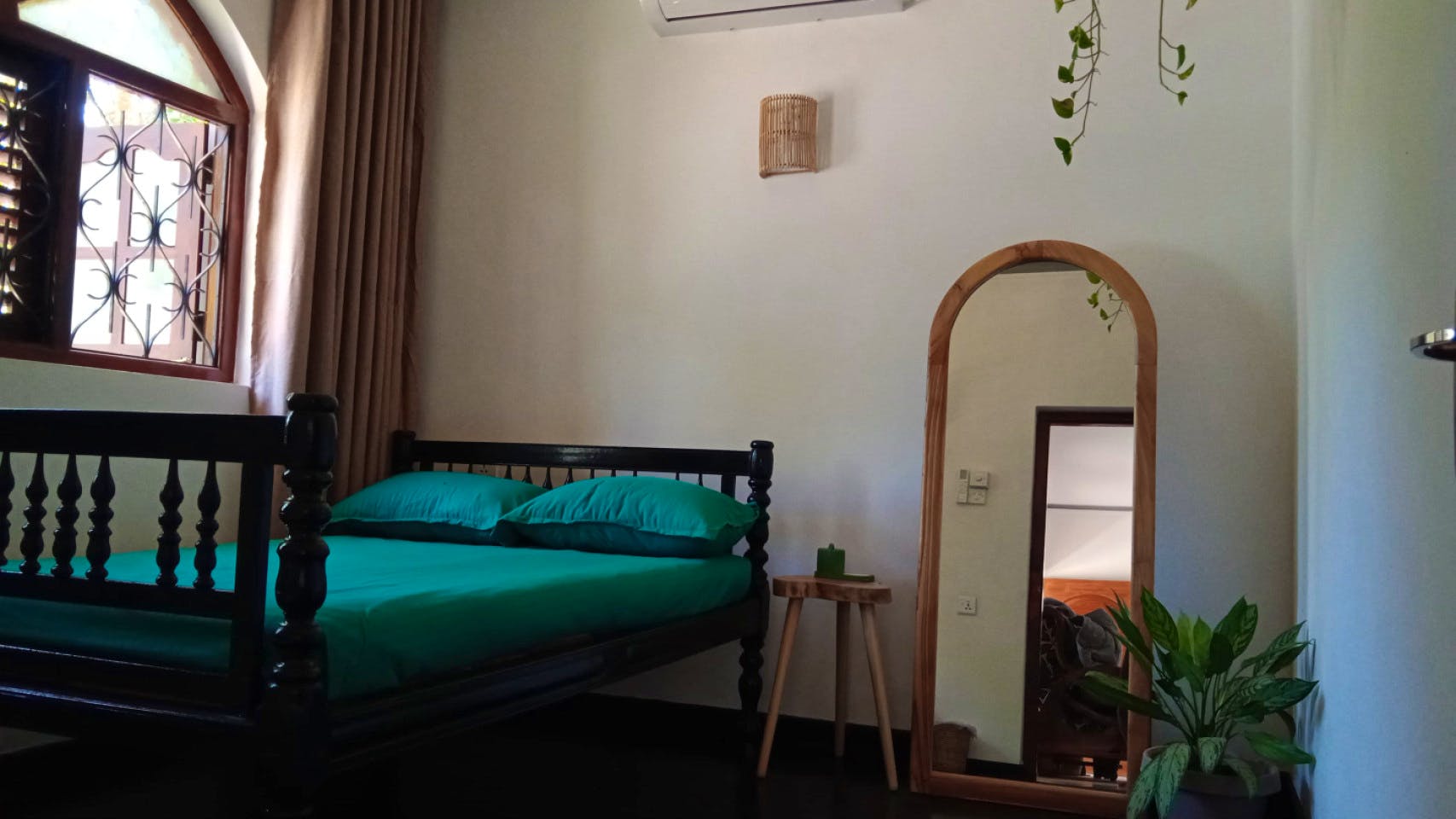 Private Double Room With Shared Bathroom In Hallway - 1