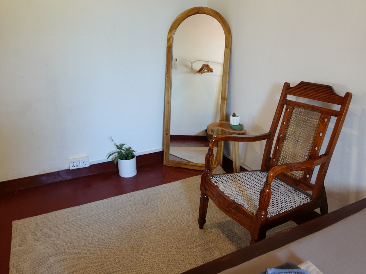 Private Double Room With Shared Bathroom In Hallway - 23