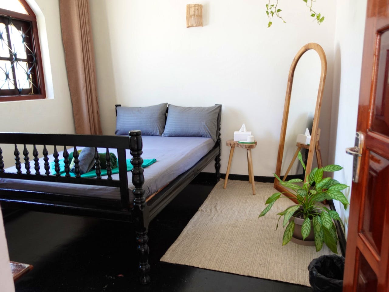 Private Double Room With Shared Bathroom In Hallway - 13