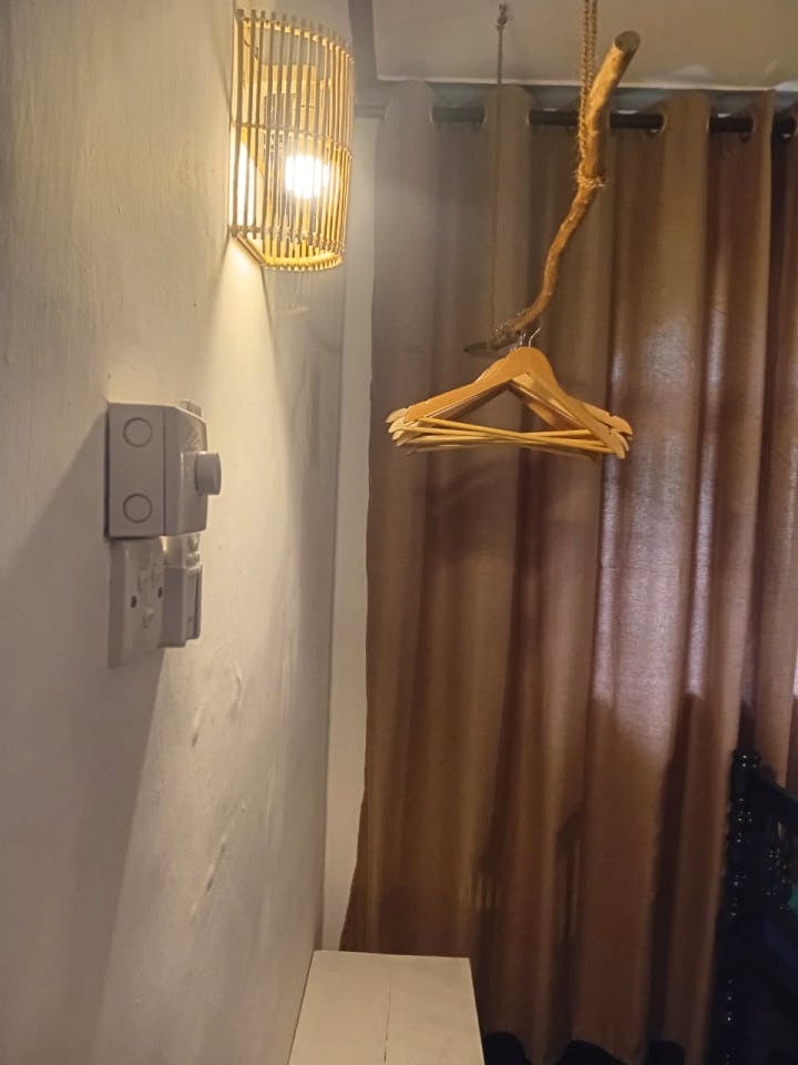 Private Double Room With Shared Bathroom In Hallway - 7