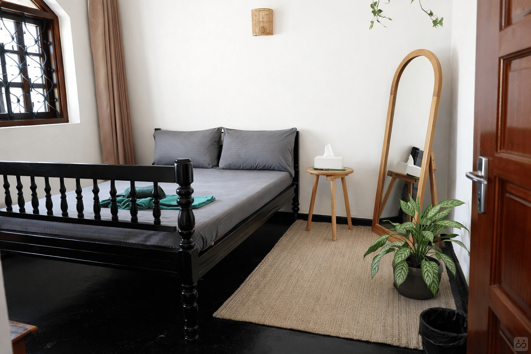 Private Double Room With Shared Bathroom In Hallway - 37