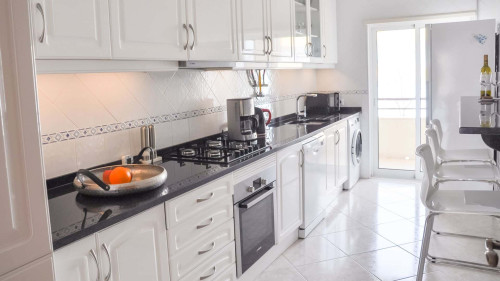Modern 2BDR w/ Pool & near the Beach