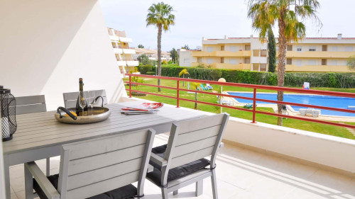 Modern 2BDR w/ Pool & near the Beach