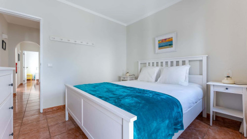 Comfy Flat W/ Rooftop Beach View