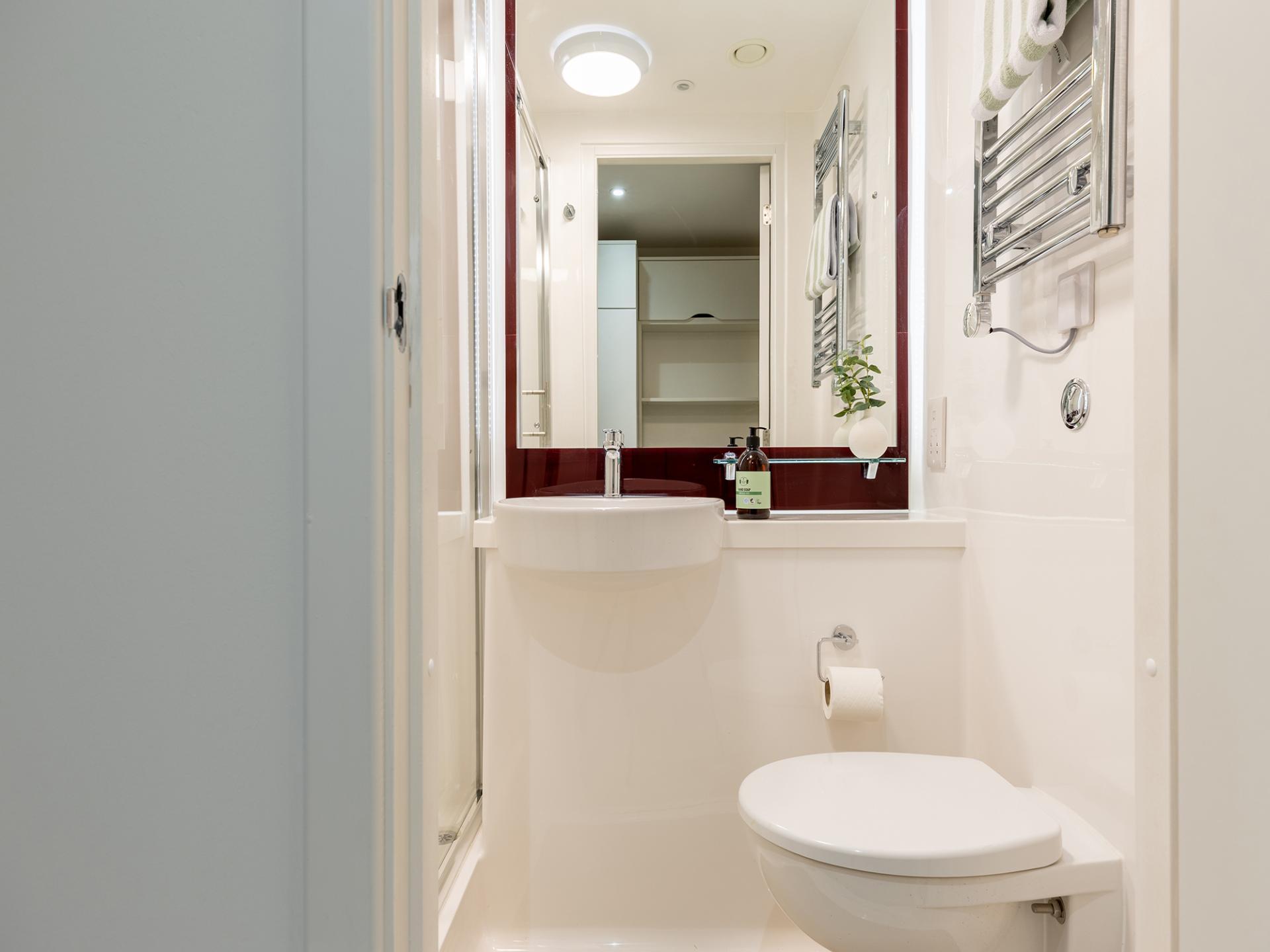 Premium Studio Wet Bathroom - 1