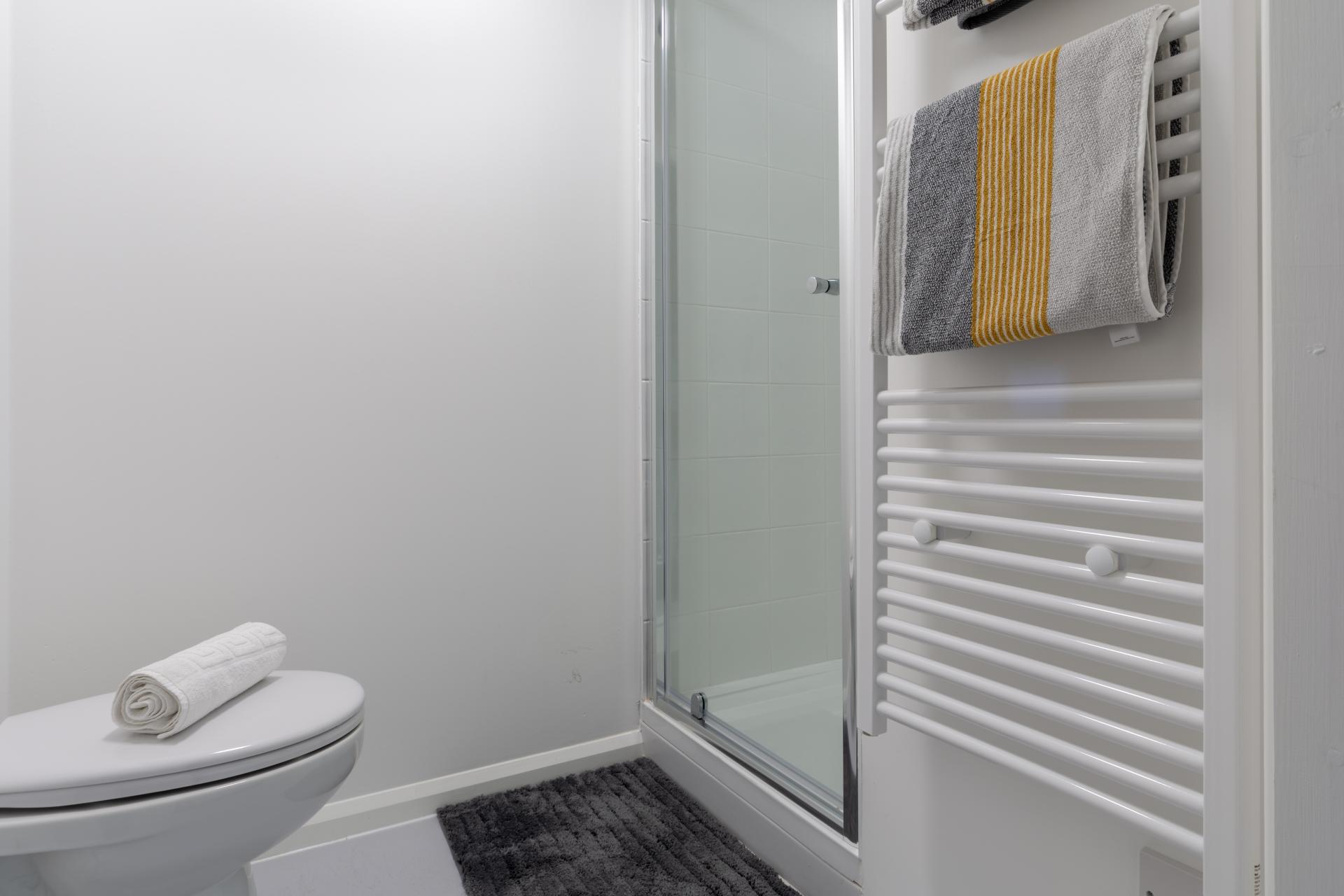  Premier En-Suite  -  One Islington Plaza  - Gallery -  17