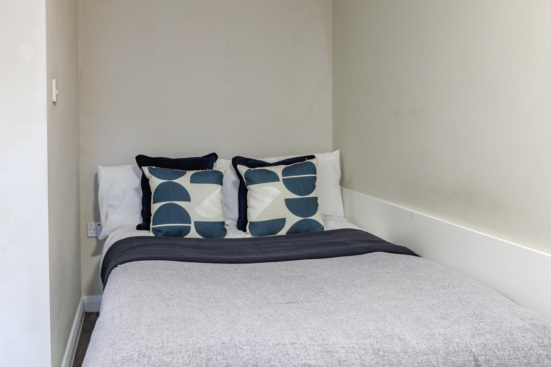  Premier Studio - W/ Accessible Bathroom  -  One Islington Plaza  - Gallery -  29