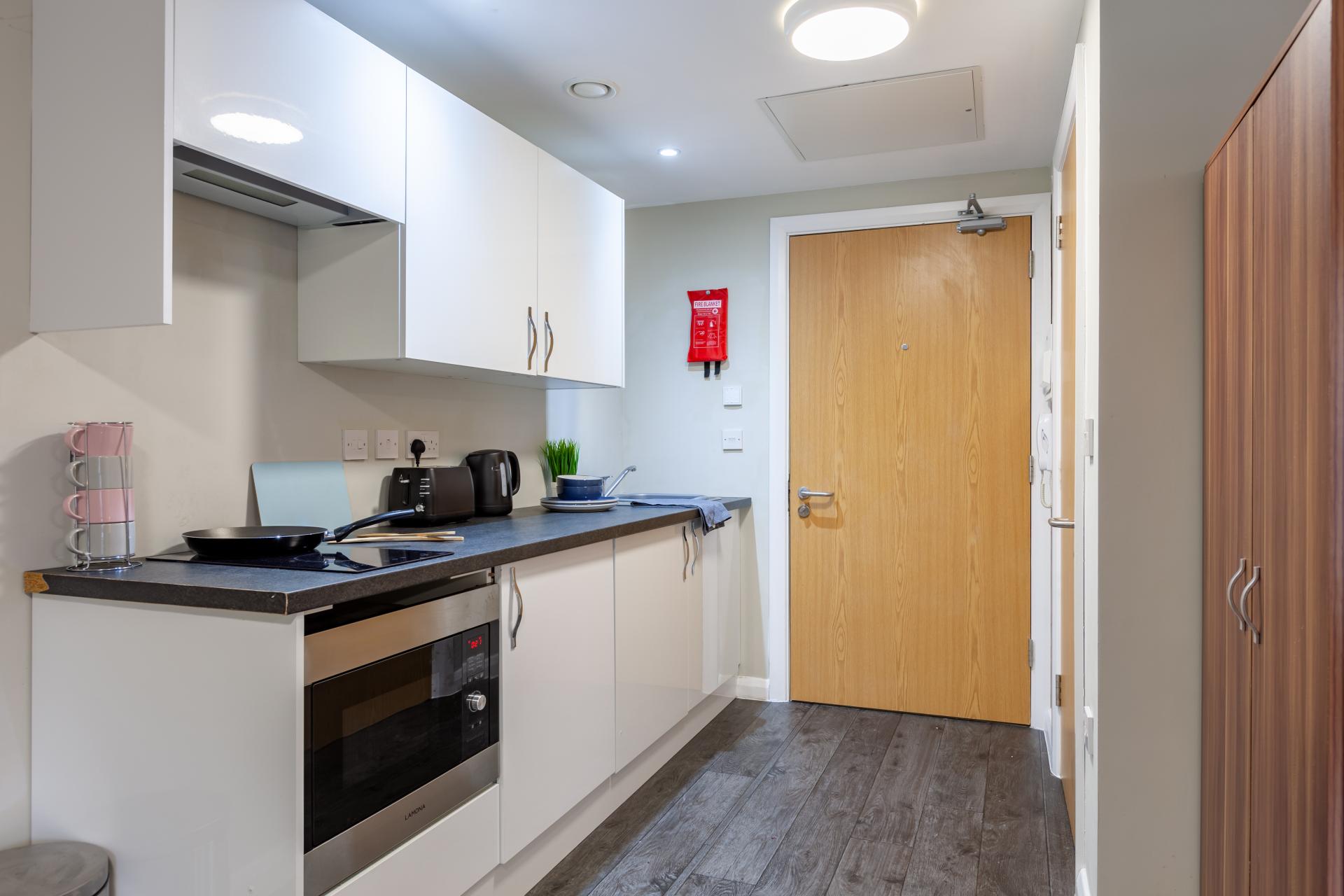  Premier Studio - W/ Accessible Bathroom  -  One Islington Plaza  - Gallery -  45
