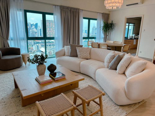 A lavish Penthouse with a breathtaking panoramic view of Singapore's iconic landmarks
