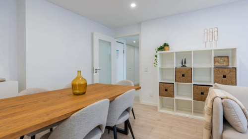 Homely 2BDR Apartment - Gallery - 16