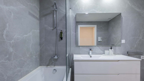 Homely 2BDR Apartment - Gallery - 23