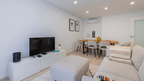 Homely 2BDR Apartment - Gallery - 13