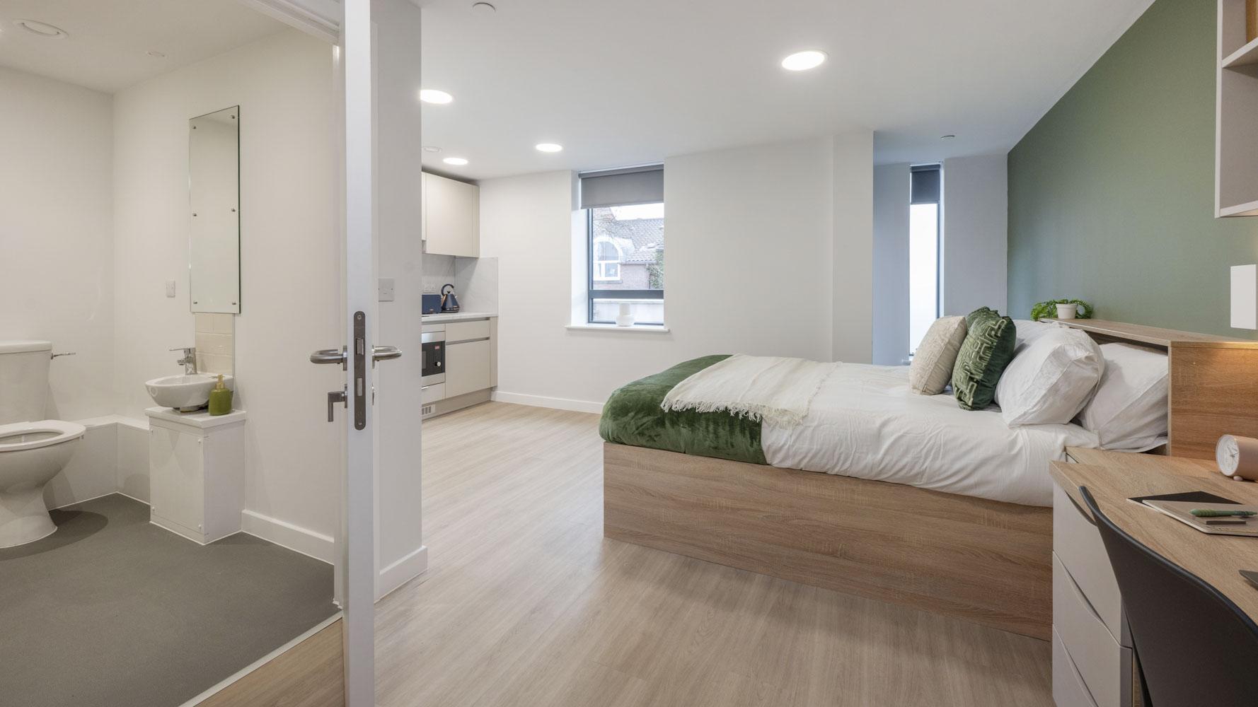 Premium Plus Studio (Accessible) - Waterloo House - Gallery - 10