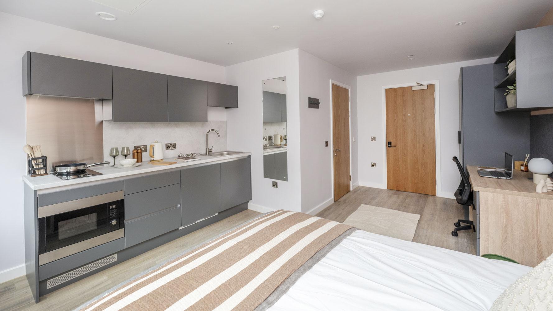 Large Premium Studio - Headrow Court - Gallery - 3