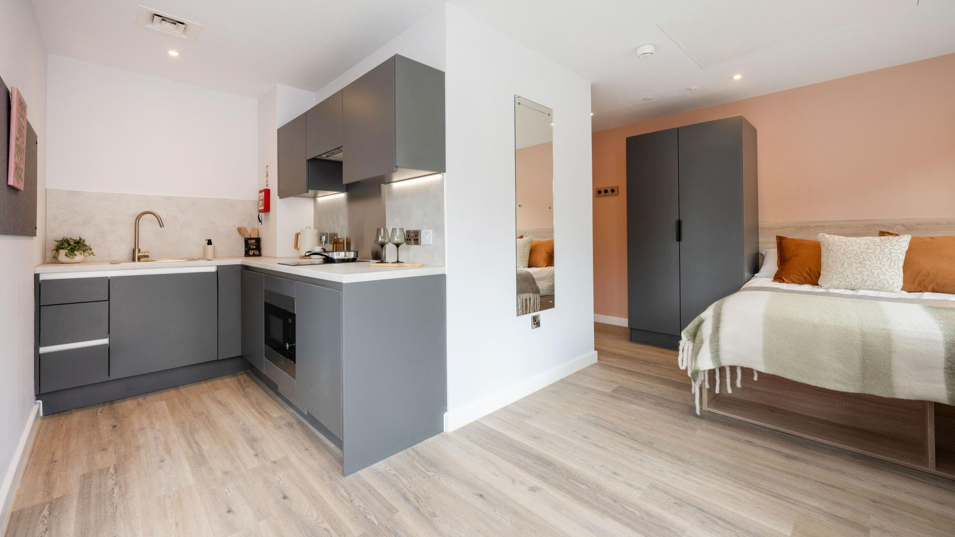 Superior Studio - Headrow Court - Gallery - 1