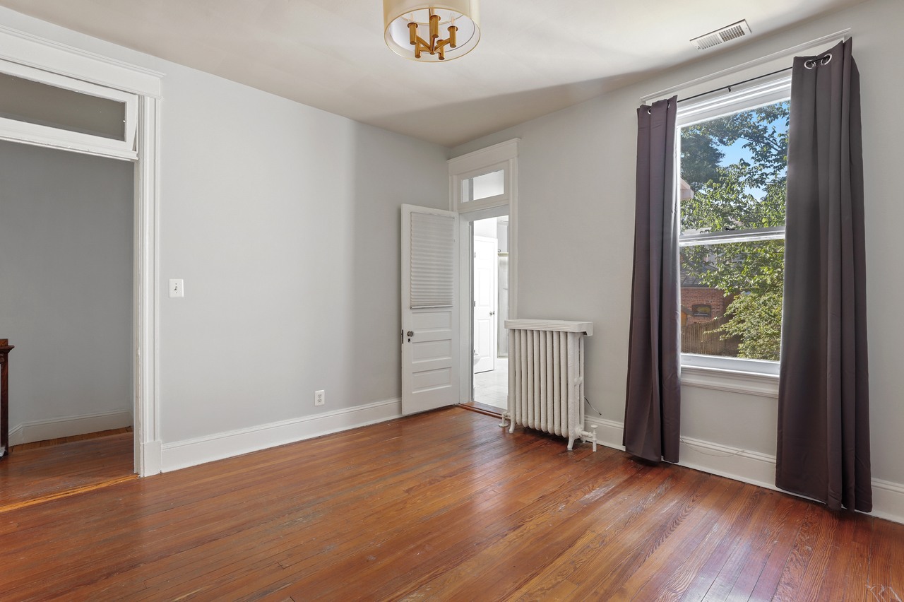  #466: Columbia Heights - Queen Bedroom 2D W/Private Bathroom  -  #466: Columbia Heights  - Gallery -  4