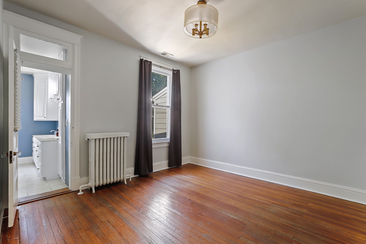  #466: Columbia Heights - Queen Bedroom 2D W/Private Bathroom  -  #466: Columbia Heights  - Gallery -  5