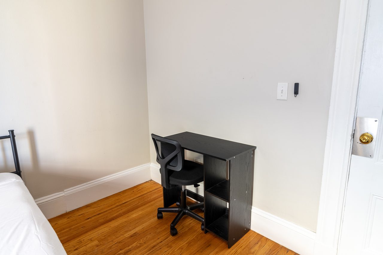#1757: Allston - Queen Room B - 3