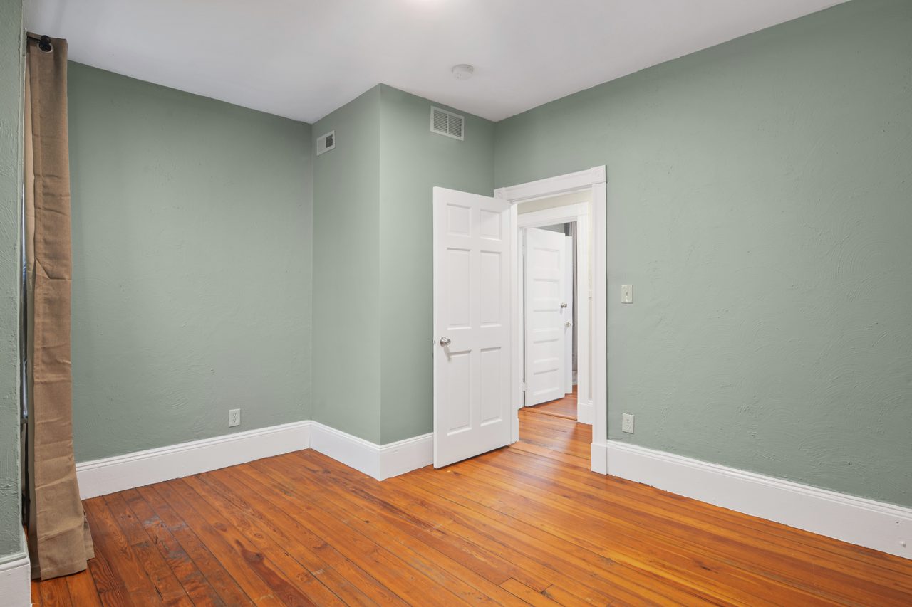  #835: Allston - Queen Bedroom C  -  #835: Allston  - Gallery -  6