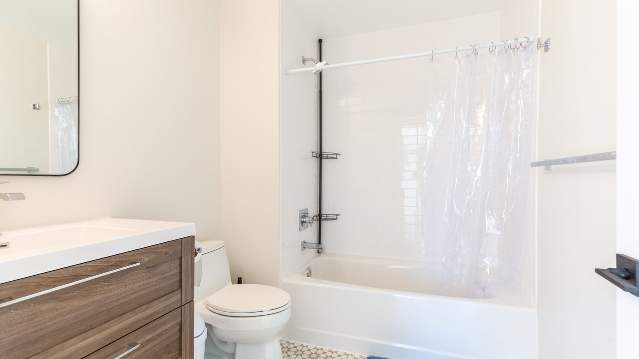 #1719: Columbia Heights - Full Bedroom A W/ Private Bathroom - #1719: Columbia Heights - Gallery - 4