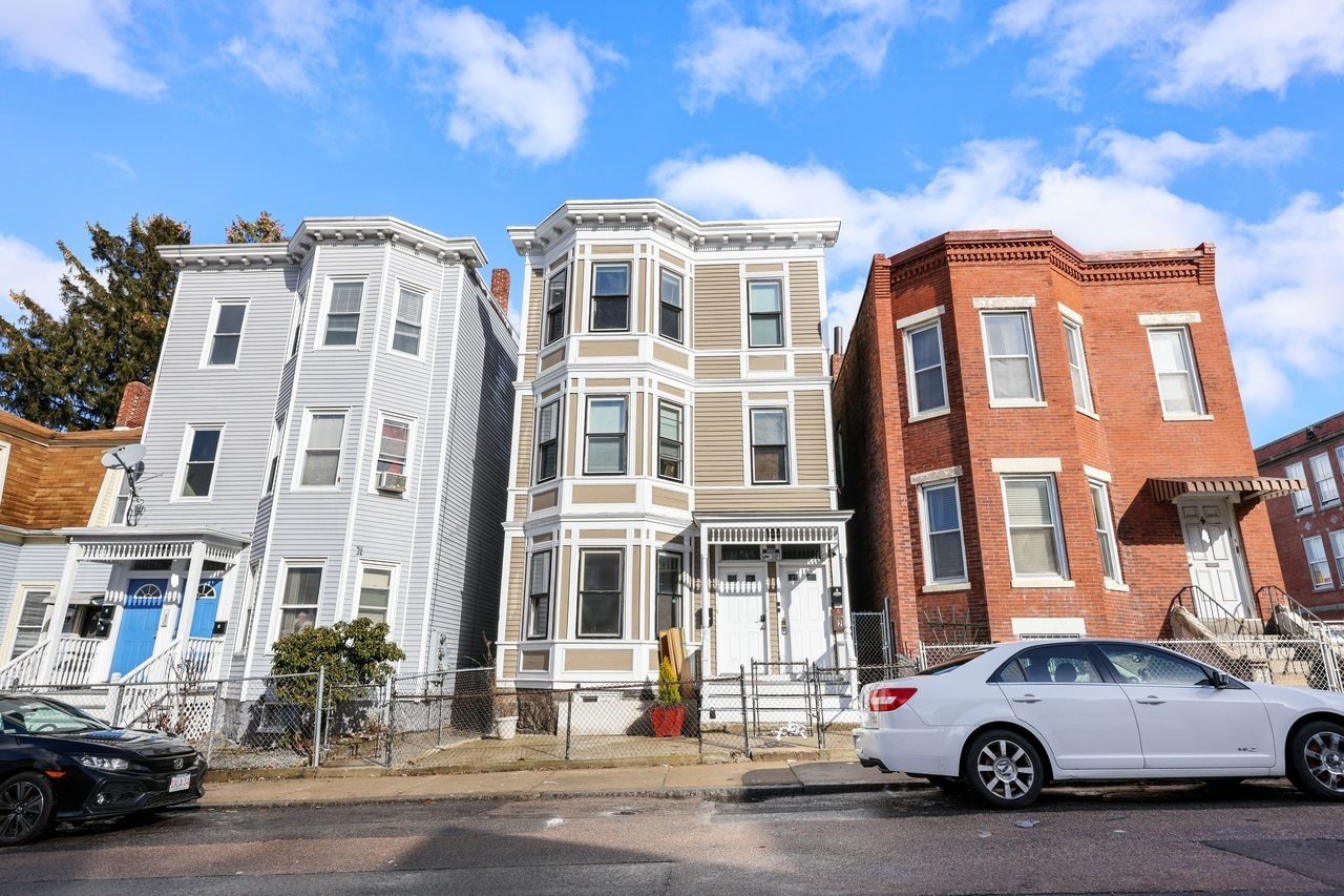  #926: Roxbury - Queen Bedroom A  -  #926: Roxbury  - Gallery -  1