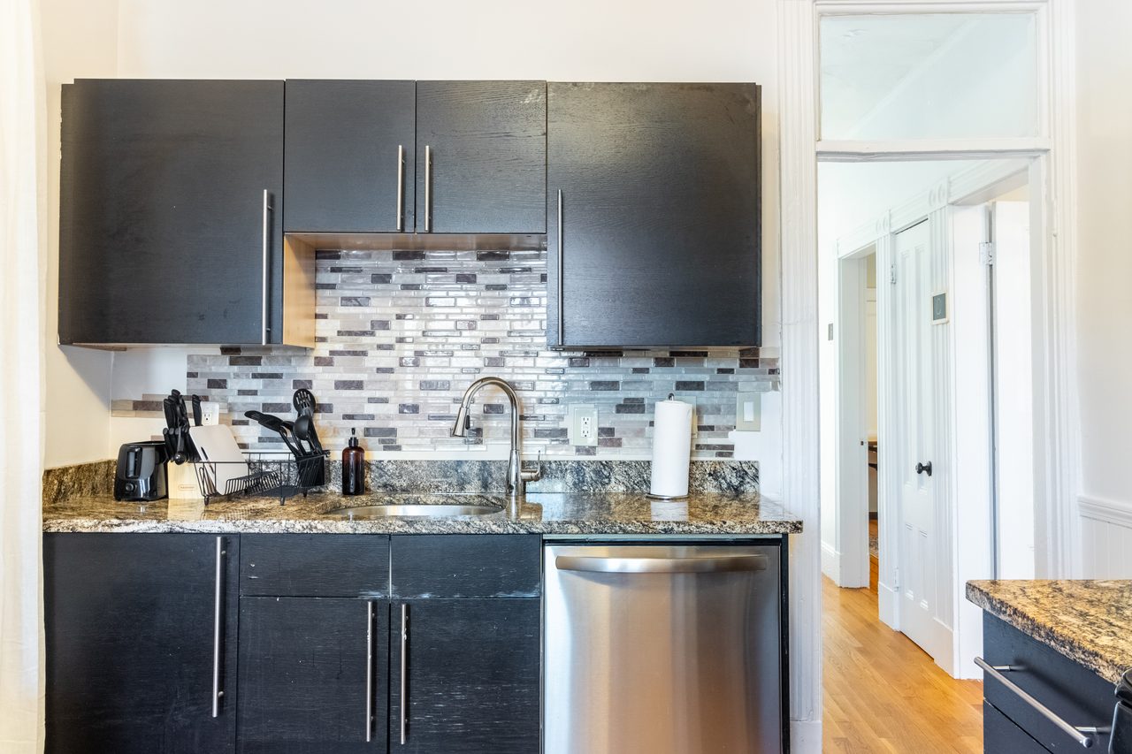 #926: Roxbury - Queen Bedroom A - #926: Roxbury - Gallery - 7