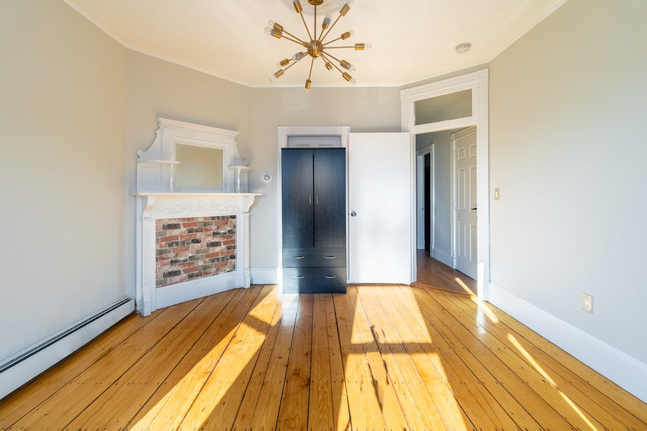 #926: Roxbury - Queen Bedroom A - 5