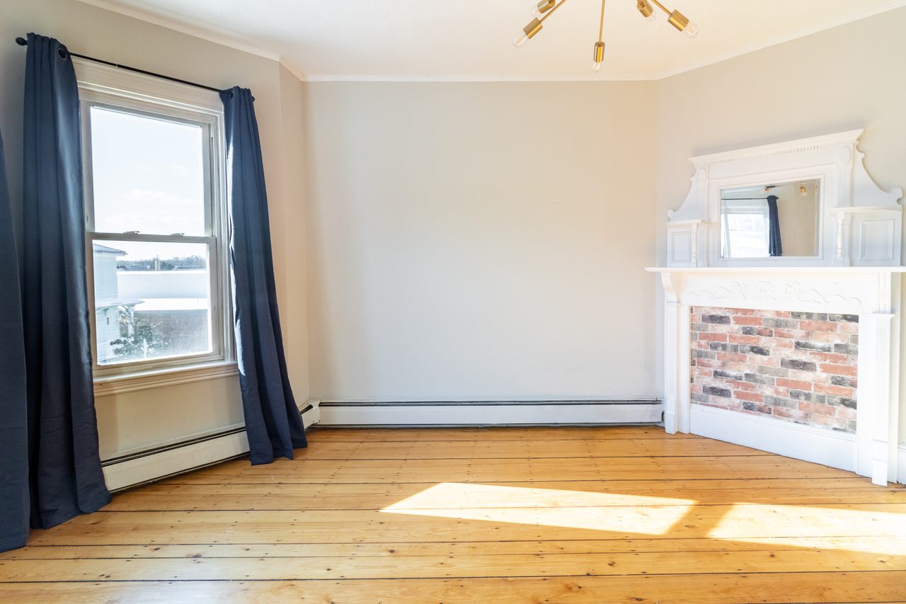 #926: Roxbury - Queen Bedroom A - 3