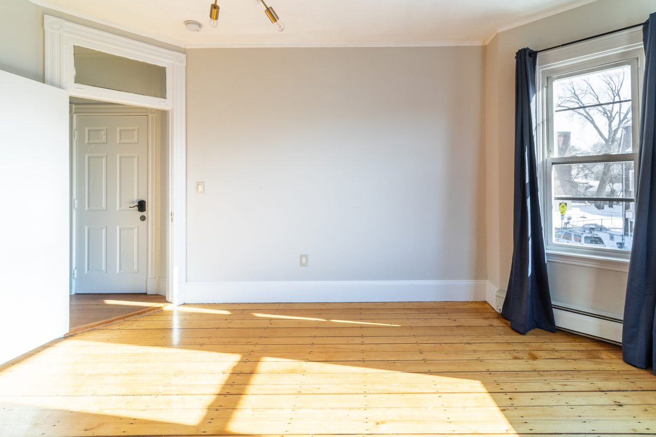  #926: Roxbury - Queen Bedroom A  -  #926: Roxbury  - Gallery -  4