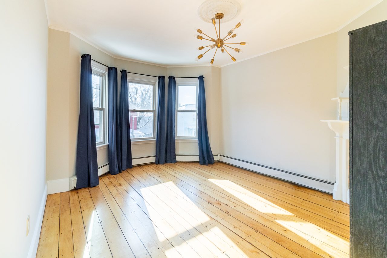 #926: Roxbury - Queen Bedroom A - 2