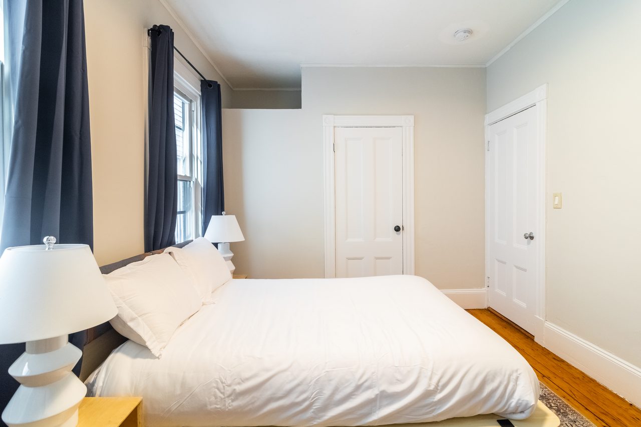 #926: Roxbury - Queen Bedroom B - 3