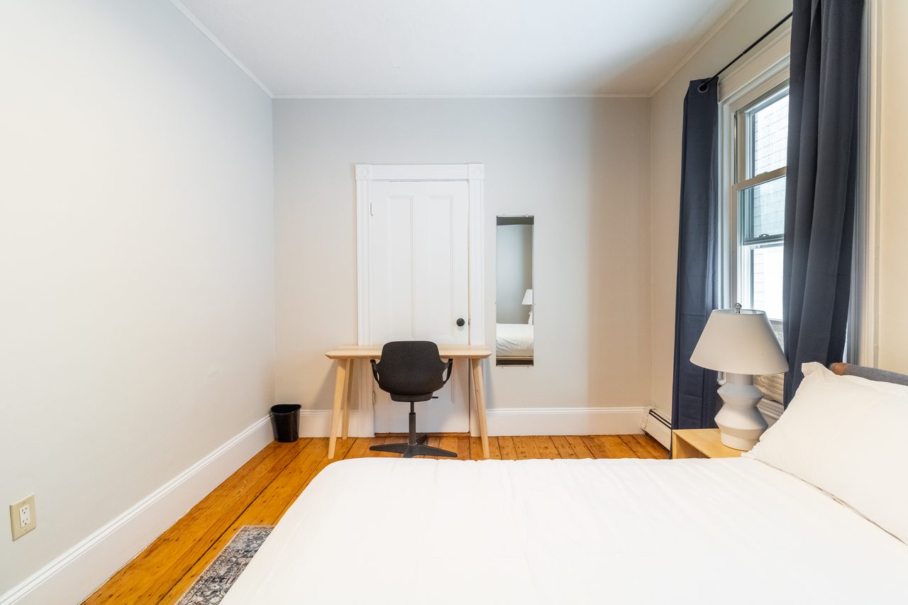 #926: Roxbury - Queen Bedroom B - 4