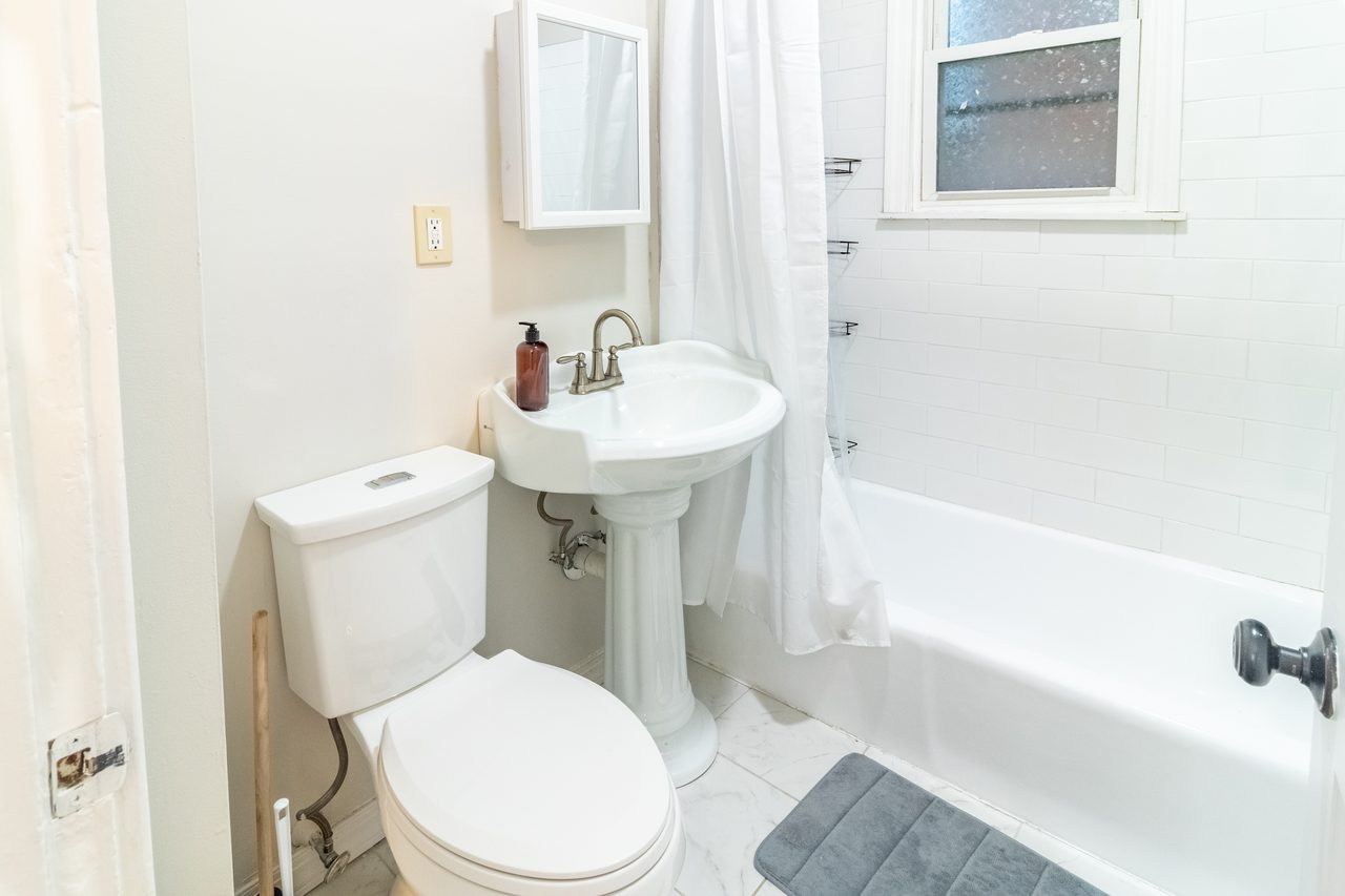  #926: Roxbury - Queen Bedroom B  -  #926: Roxbury  - Gallery -  9