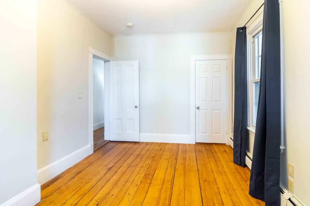  #926: Roxbury - Queen Bedroom C  -  #926: Roxbury  - Gallery -  3