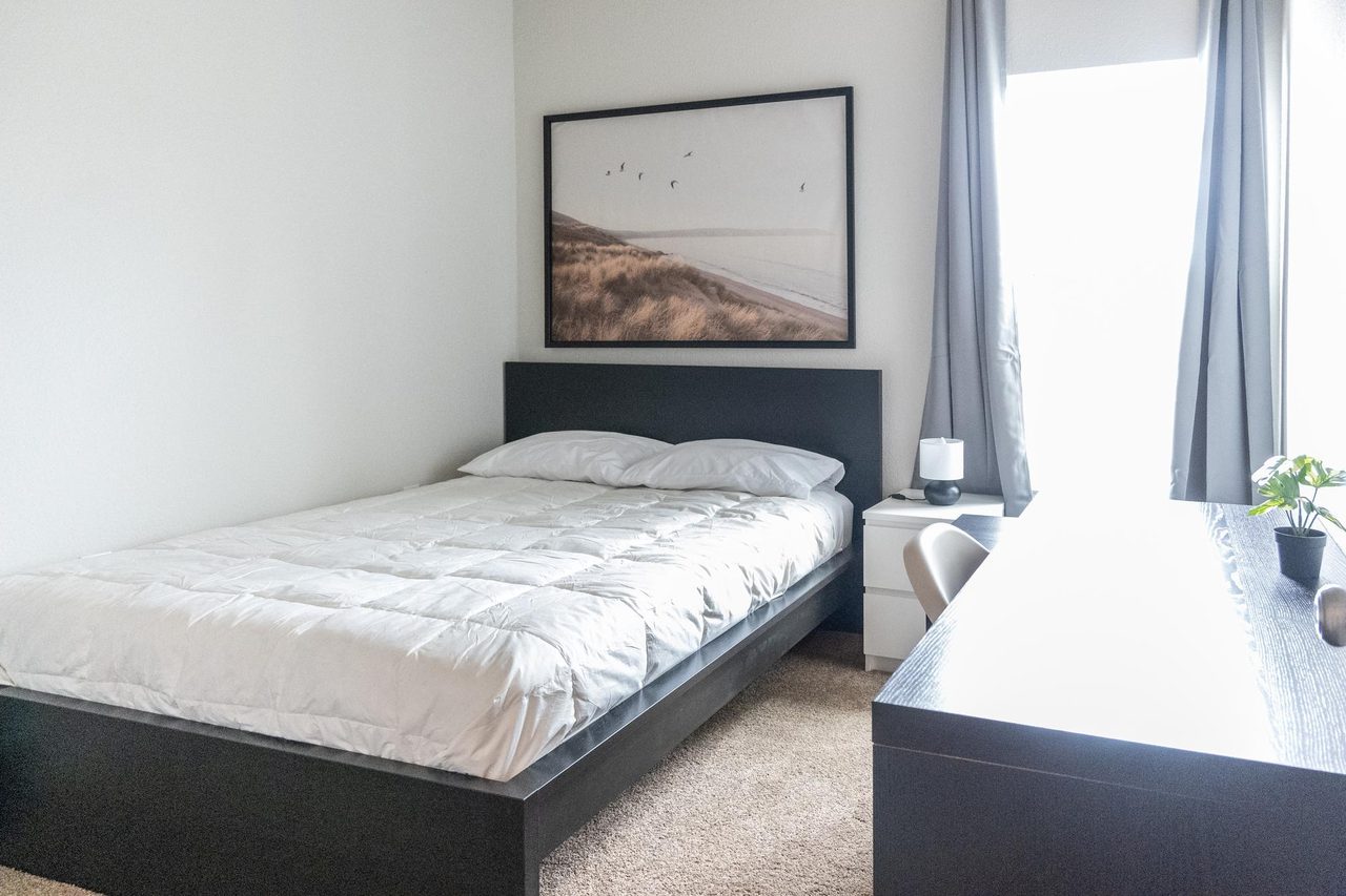  #894: Chestnut - Queen Bedroom C  -  #894: Chestnut  - Gallery -  26