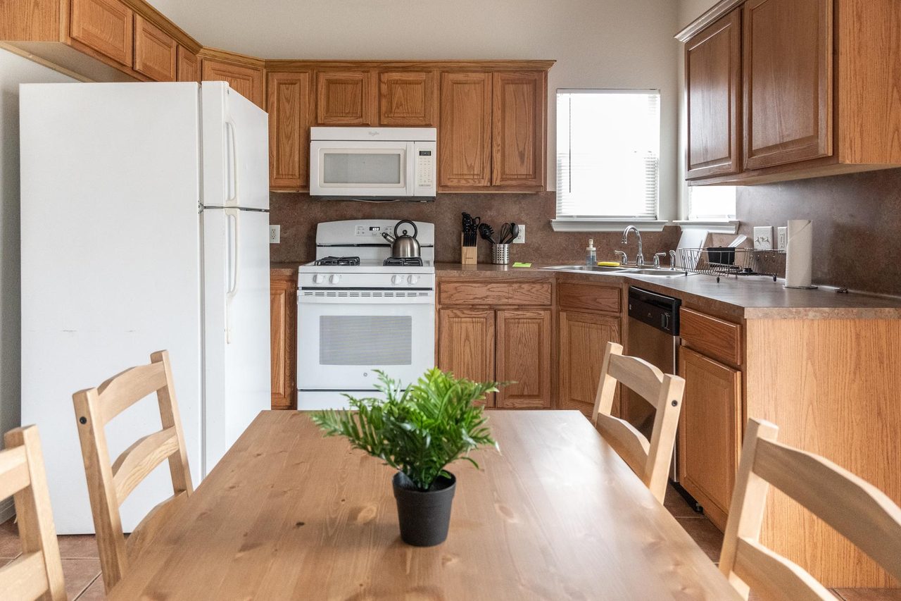  #894: Chestnut - Queen Bedroom C  -  #894: Chestnut  - Gallery -  23