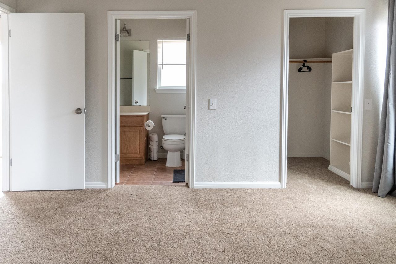  #894: Chestnut - Queen Bedroom A  -  #894: Chestnut  - Gallery -  5