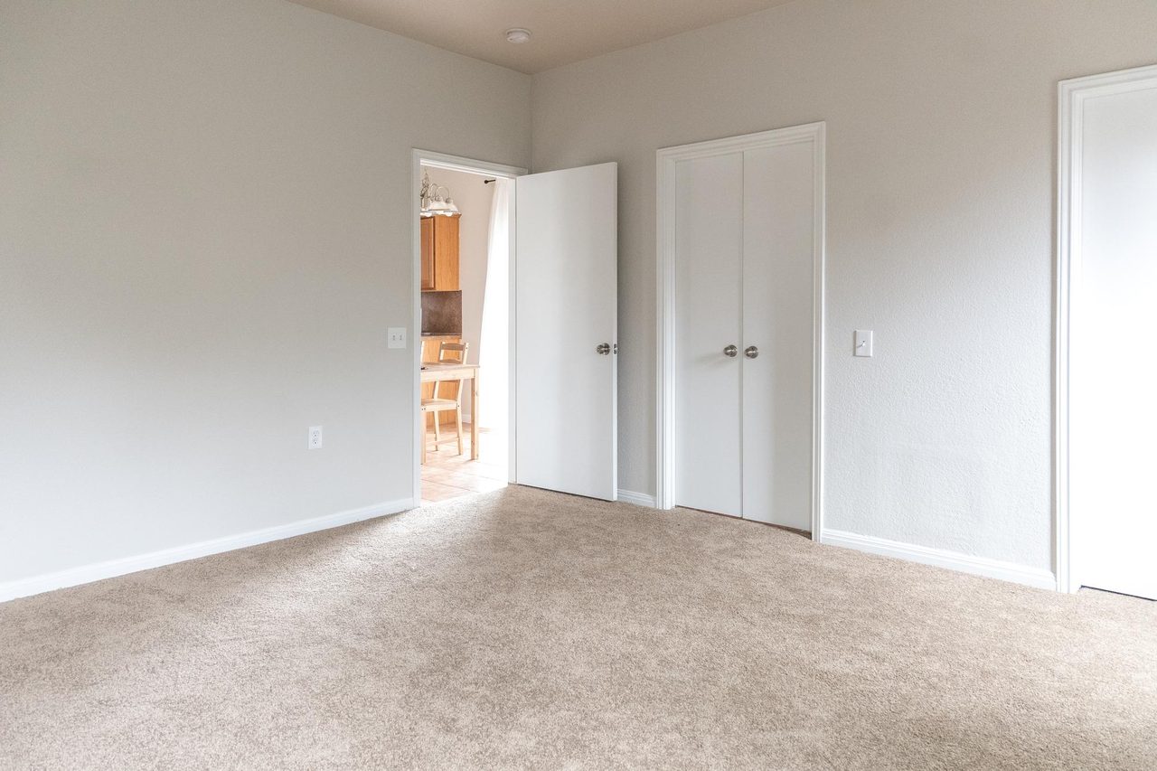  #894: Chestnut - Queen Bedroom A  -  #894: Chestnut  - Gallery -  4