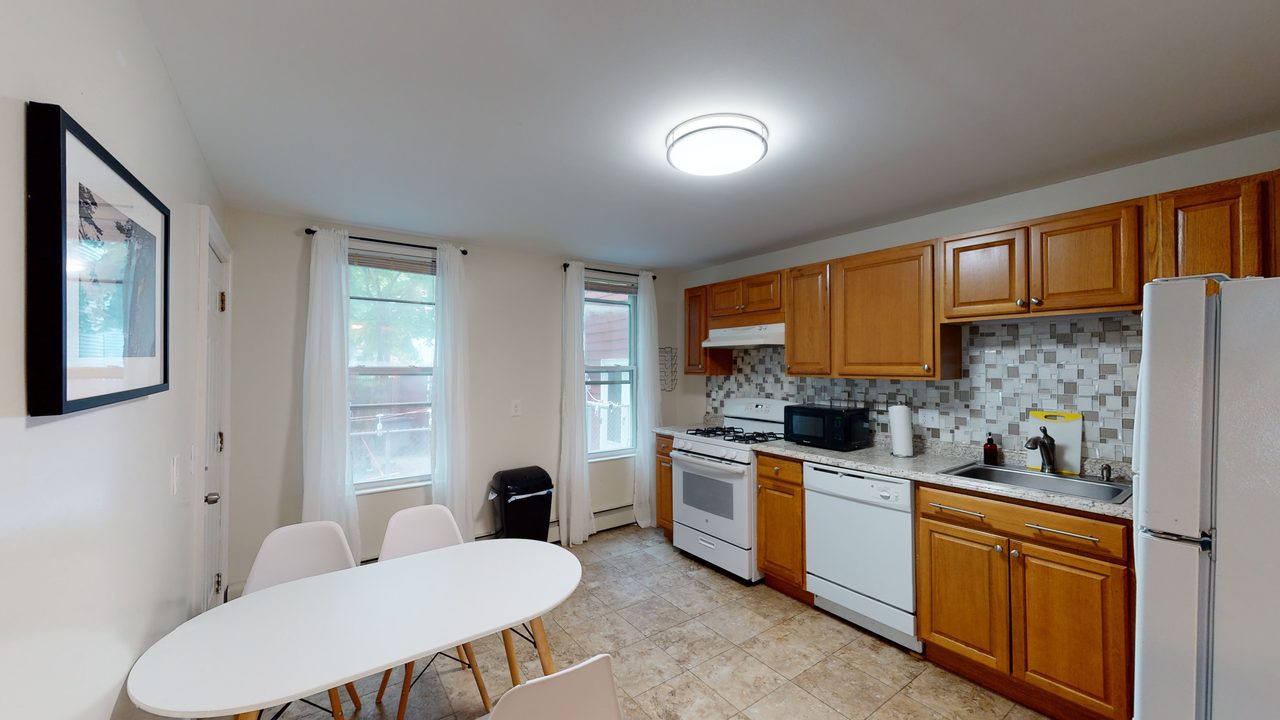 #1297: Central Square (Cambridge) - Full Bedroom A - 10