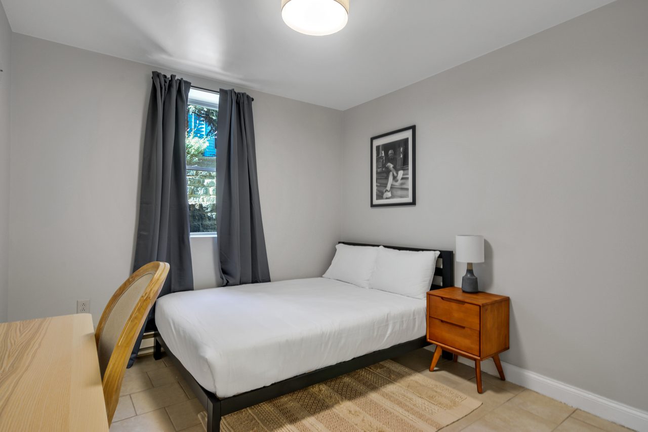 #773: Roxbury - Queen Bedroom D - 17