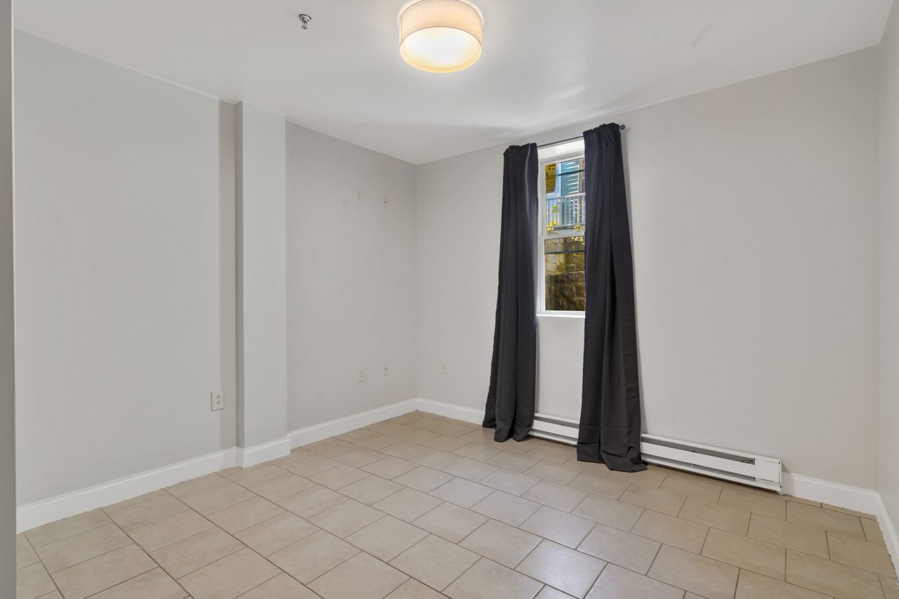 #773: Roxbury - Queen Bedroom E - 6