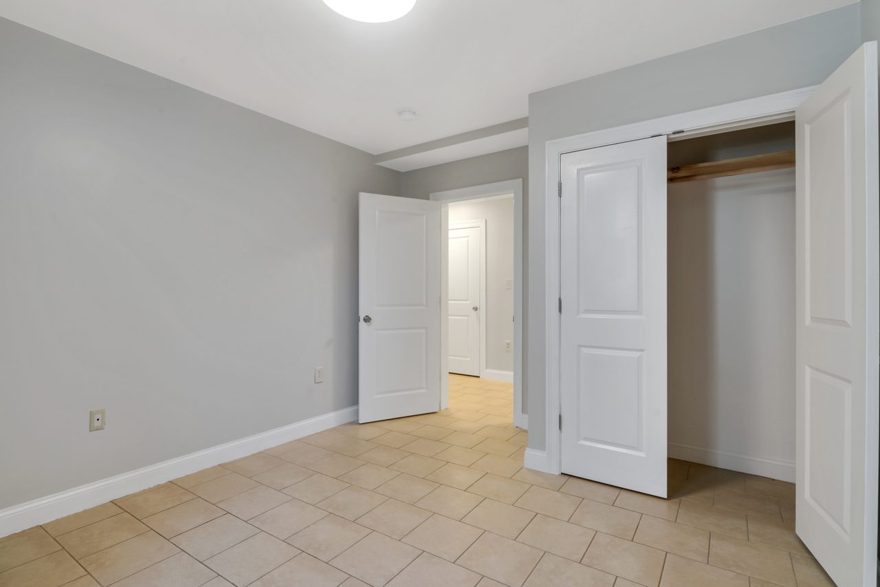 #773: Roxbury - Queen Bedroom E - 5