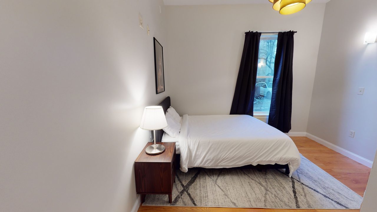 #773: Roxbury - Queen Bedroom B - 21