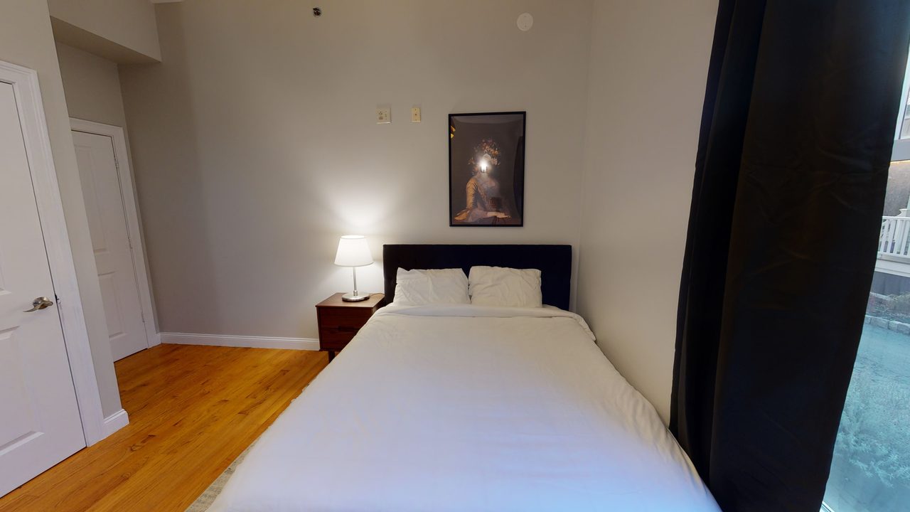 #773: Roxbury - Queen Bedroom B - 9