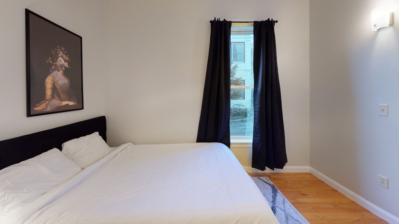#773: Roxbury - Queen Bedroom B - 19