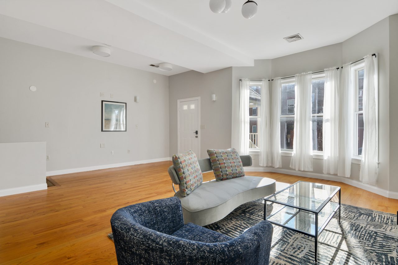 #773: Roxbury - Queen Bedroom A W/ Private Half-Bathroom - 10