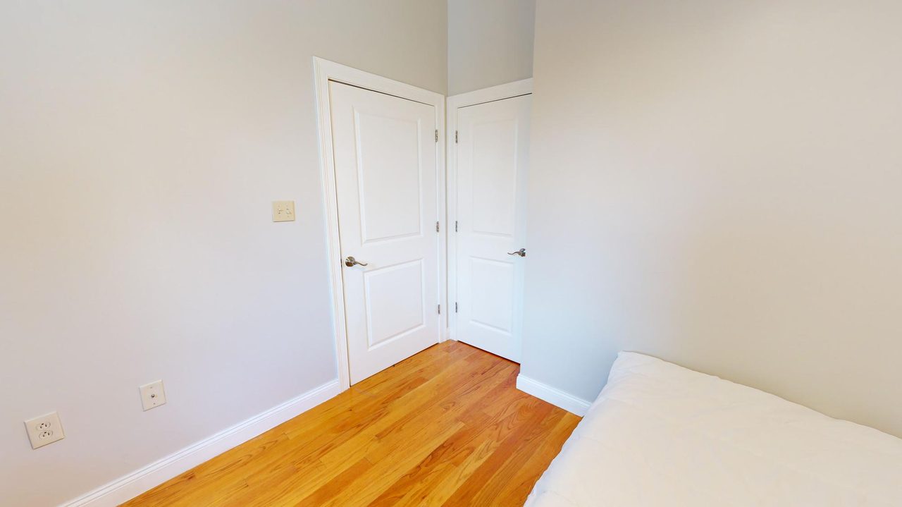 #773: Roxbury - Queen Bedroom C - 18